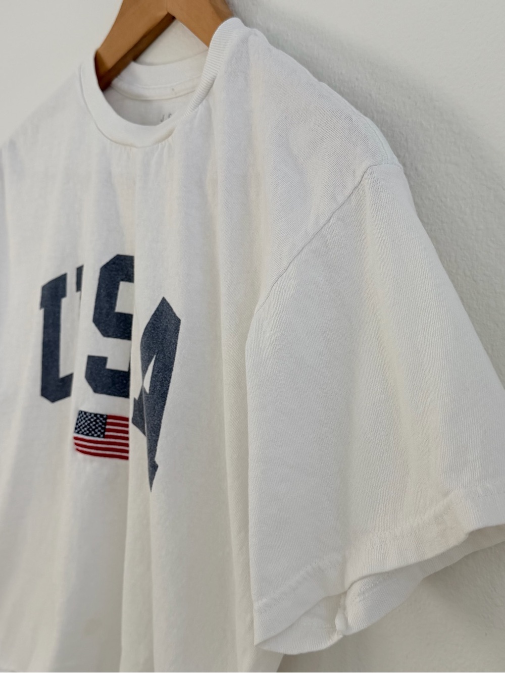 Brandy Melville USA white cotton t-shirt with embroidered flag - Picture 5 of 7